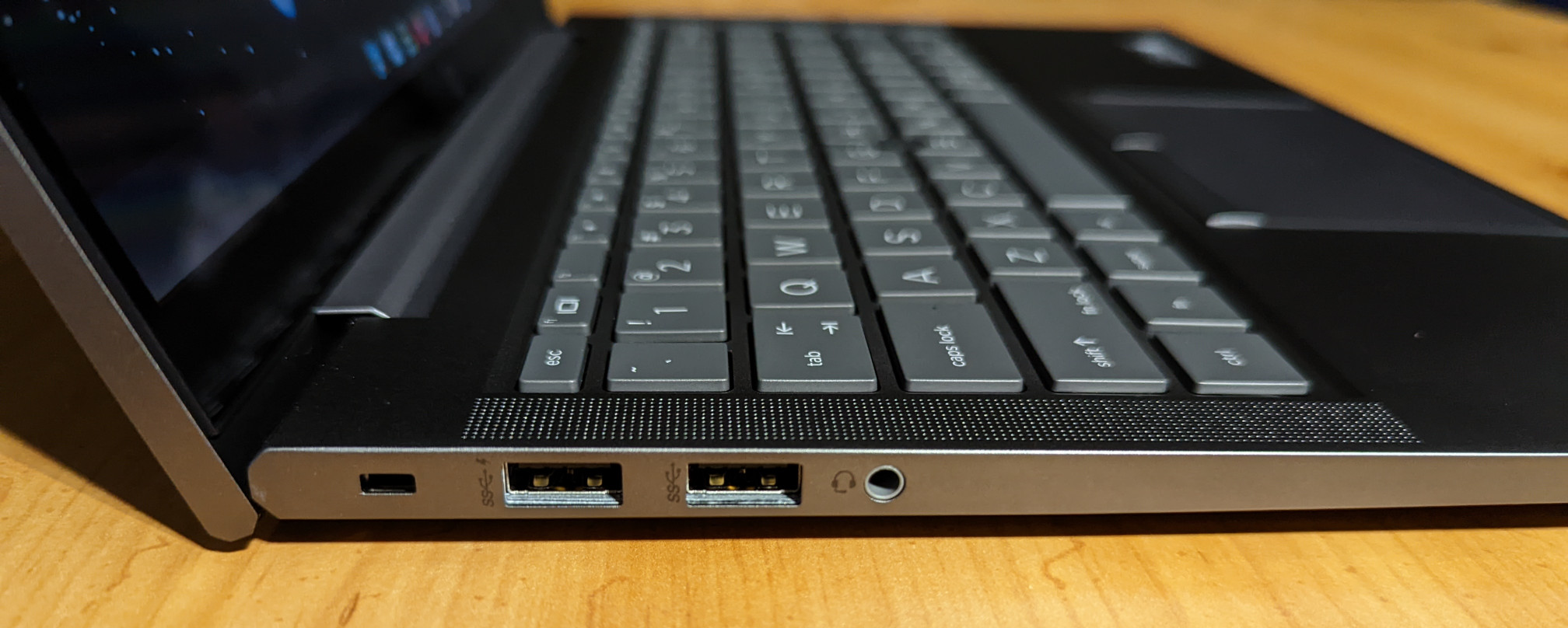 HP Dev One left side