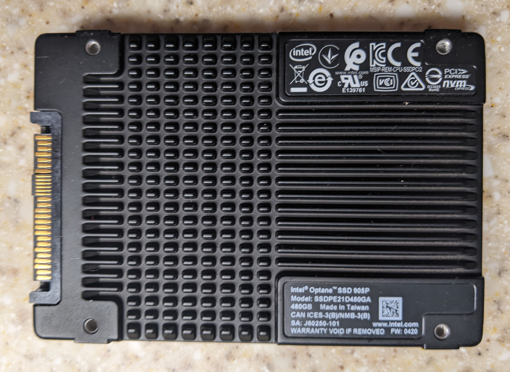 Intel Optane 905p underside