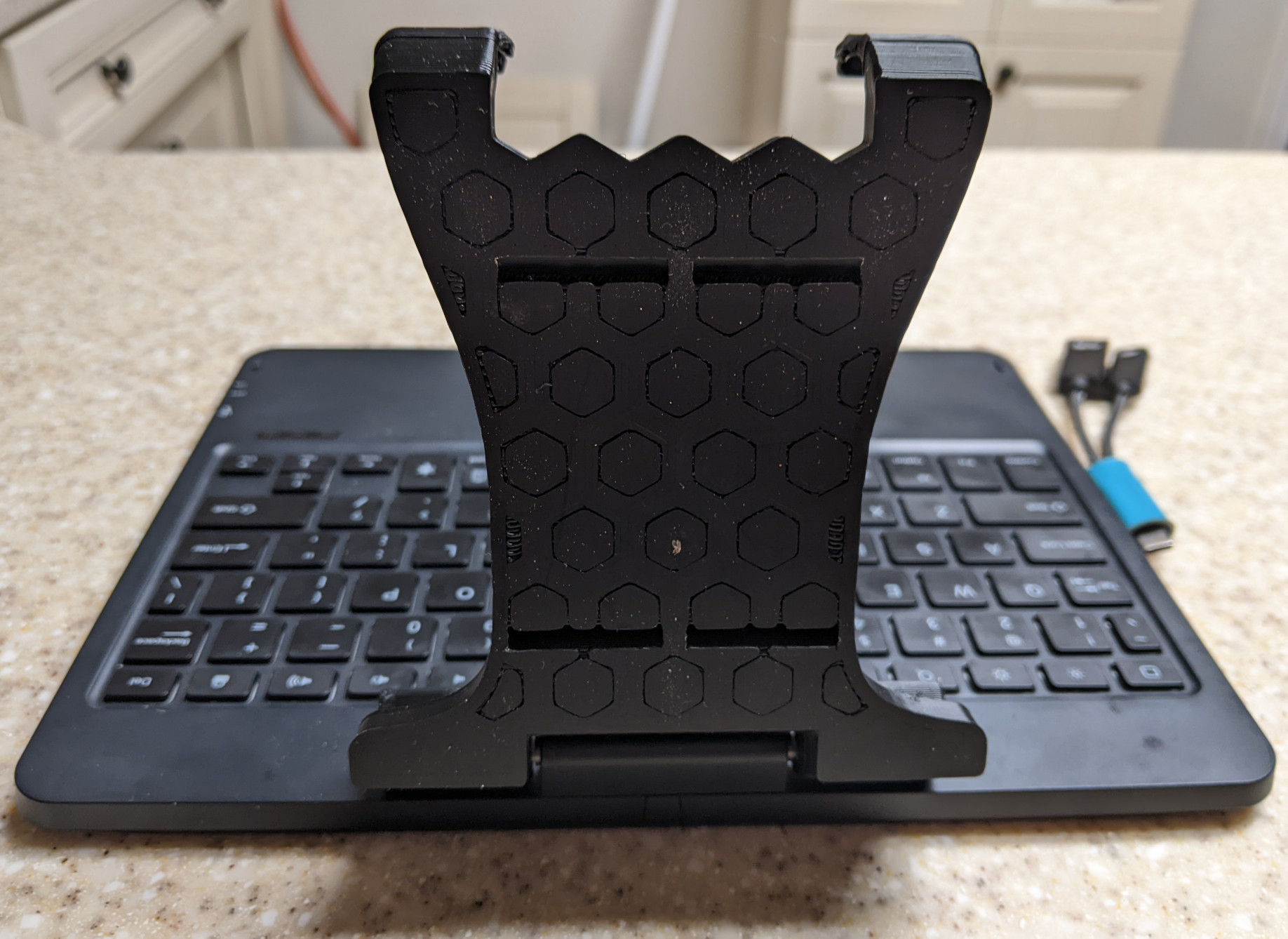 DeckTop holding a power bank